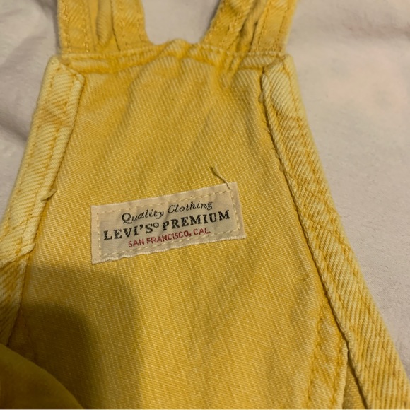 NWT Levi vintage Denim cutoff shortall overall bright yellow size small - Picture 6 of 12